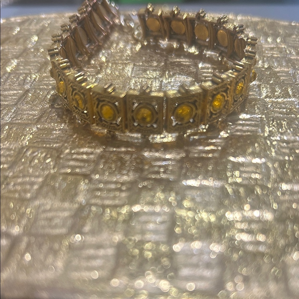 Women’s Elegant Gold and Yellow Bracelet with Clasp Closure